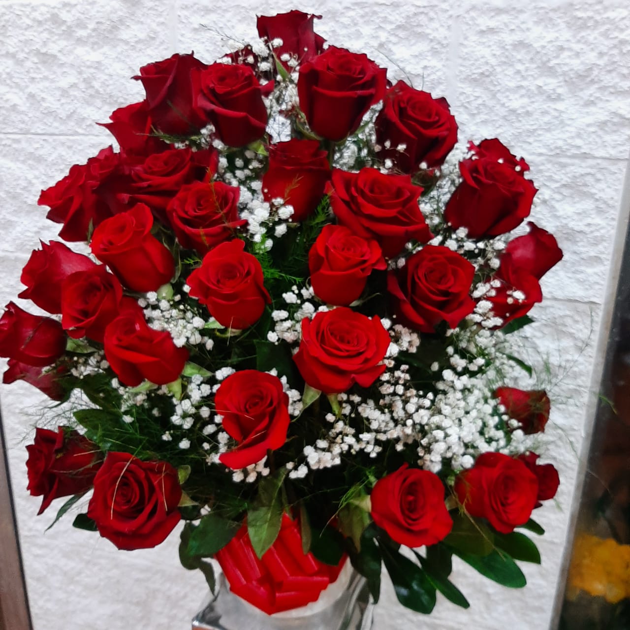 Envio y venta de flores ,rosas, plantas,arreglos florales ,regalos y desayunos a domicilio con delivery gratis en la Ciudad Autonoma de Buenos Aires y con costo de env�o en localidades del Gran Buenos Aires asi como delivery de flores y plantas a trav�s de florerias asociadas en todas las provincias de la Argentina, Buenos Aires, la Pampa, Tucuman, La Rioja, R�o Negro, Entre Rios, Corrientes, Misiones, Neuquen, Chubut, Tierra del Fuego, Santa Cruz, San Luis, Mendoza, Cordoba, Jujuy, Formosa, Santiago del Estero, Salta, Chaco, Catamarca ,San Juan, y ademas realizamos el delivery de flores ,coronas,palmas , plantas y regalos a todas las ciudades de Argentina, Mar del Plata, C�rdoba, Buenos Aires, con cargo en Santa Rosa, La Plata, Bella Vista, Neuquen, Pilar, Paran�, Posadas, Resistencia, Cipolleti y mas de 300 ciudades y localidades en todo el territorio de nuestro pa�s, asi como tambien tenemos la posibilidad de enviar flores a casi todo el mundo en cuestion de horas